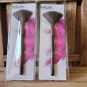 (2) MUA Finishing Fan Brush